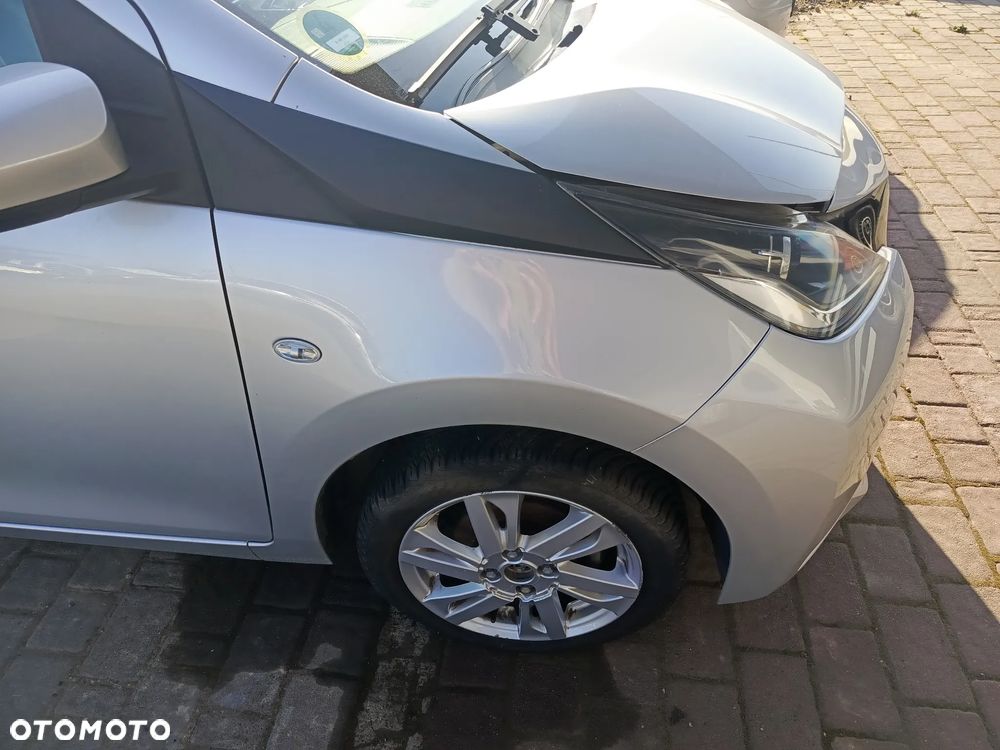 TOYOTA AYGO II 5D BŁOTNIK PRAWY PRZÓD PRZEDNI 1E7