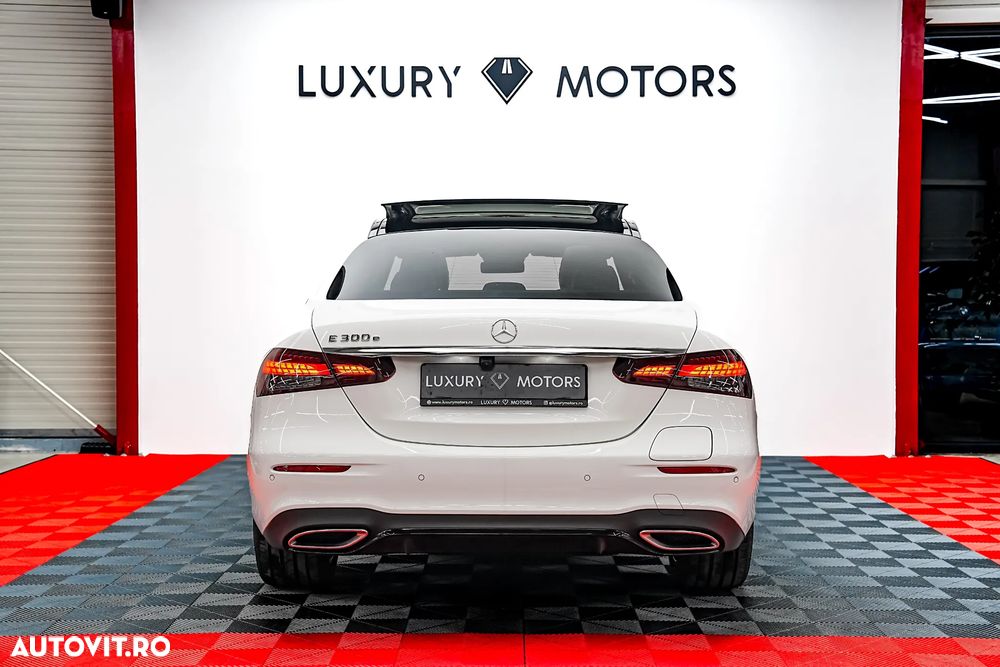 Mercedes-Benz E 300 9G-TRONIC AMG Line - 13