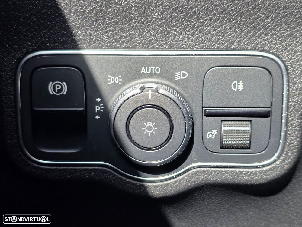 Mercedes-Benz GLB 200 d AMG Line - 29