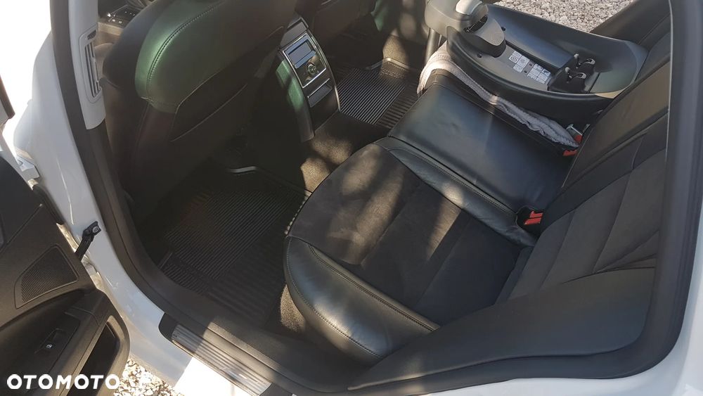 Skoda Superb 2.0 TDI DSG Elegance - 11