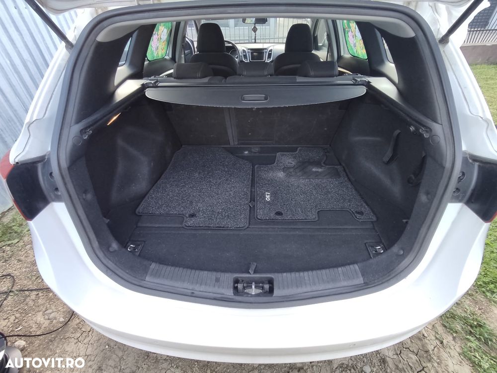 Hyundai i30 i30cw 1.6 CRDi Fifa World Cup Edition - 13