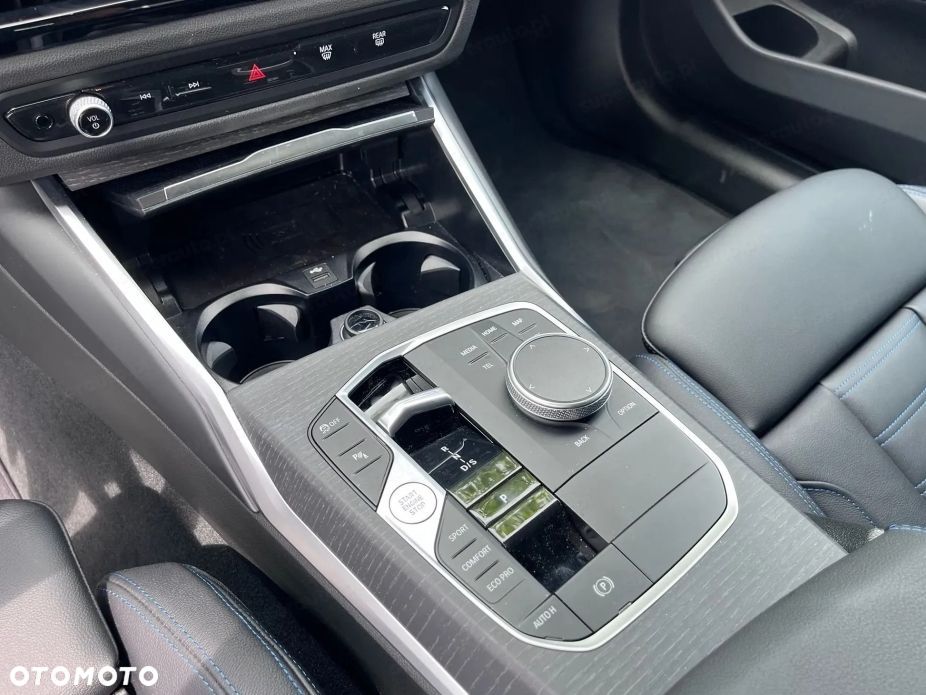 BMW Seria 3 320i xDrive M Sport - 13