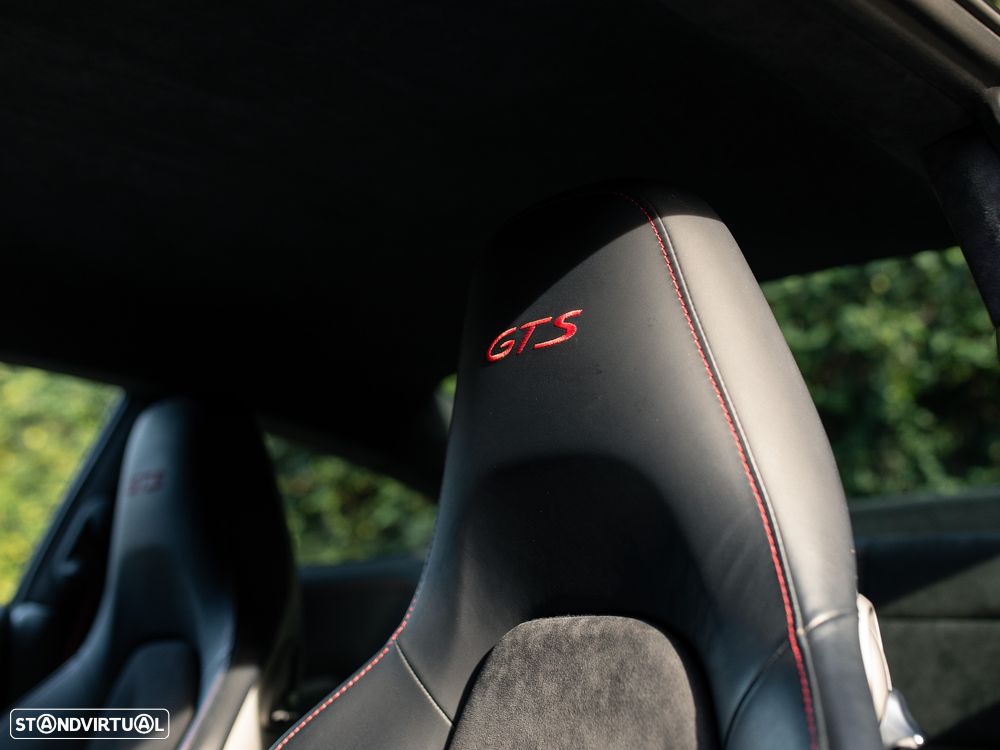 Porsche 911 (991) Carrera 4 GTS PDK - 21