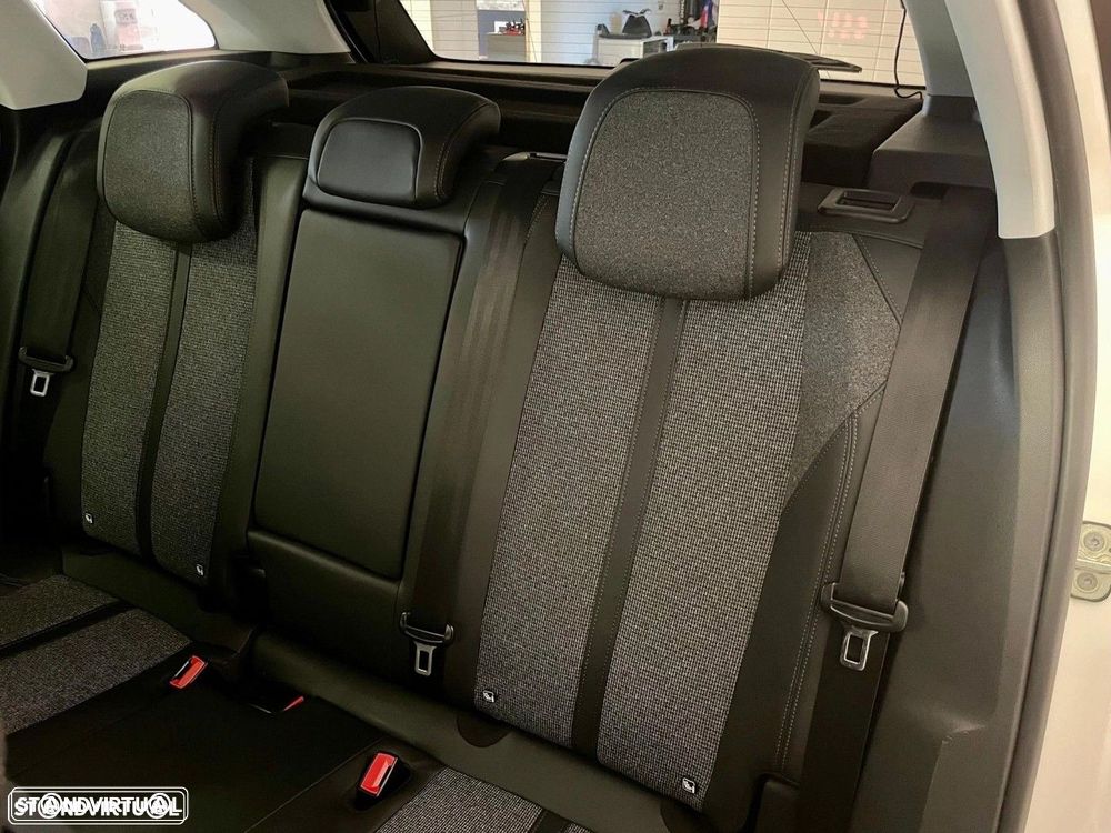 Peugeot 3008 1.2 PureTech Allure EAT6 - 28