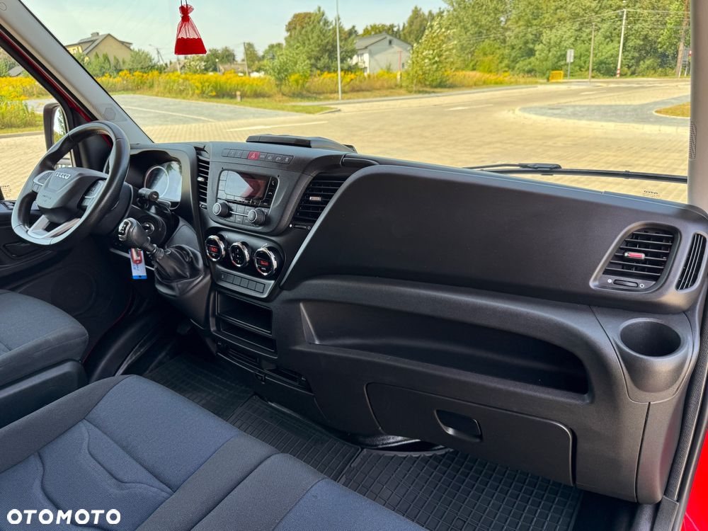 Iveco Daily 2022r‼️50C18‼️3.0 Plandeka 12 Palet 2x Firanka‼️Wysokość rampowa Full LED na bliźniaku Salon Polska Poduszki Pneumatyczne 5,12x2,5x2,35 z tyłu drzwi Spojkar 3.5T - 24