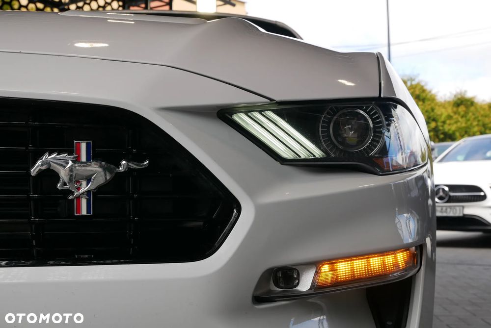 Ford Mustang - 35