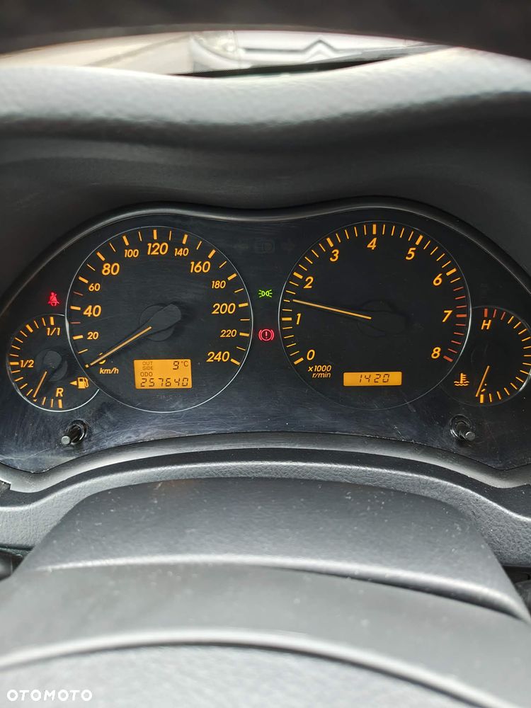 Toyota Avensis 1.8 VVT-i Luna - 11