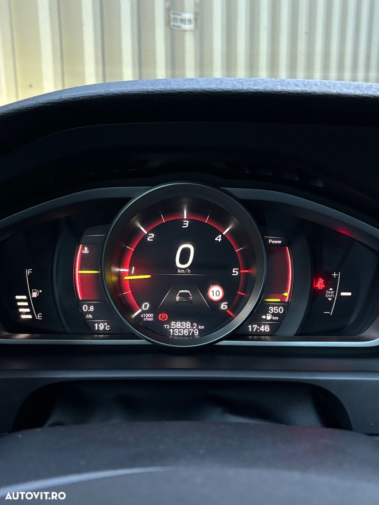 Volvo V40 D2 Momentum - 9