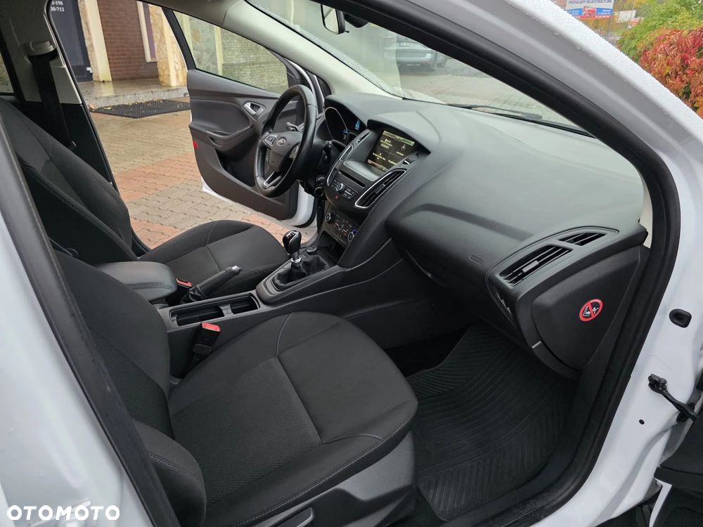 Ford Focus 1.5 EcoBlue Start-Stopp-System TITANIUM - 14