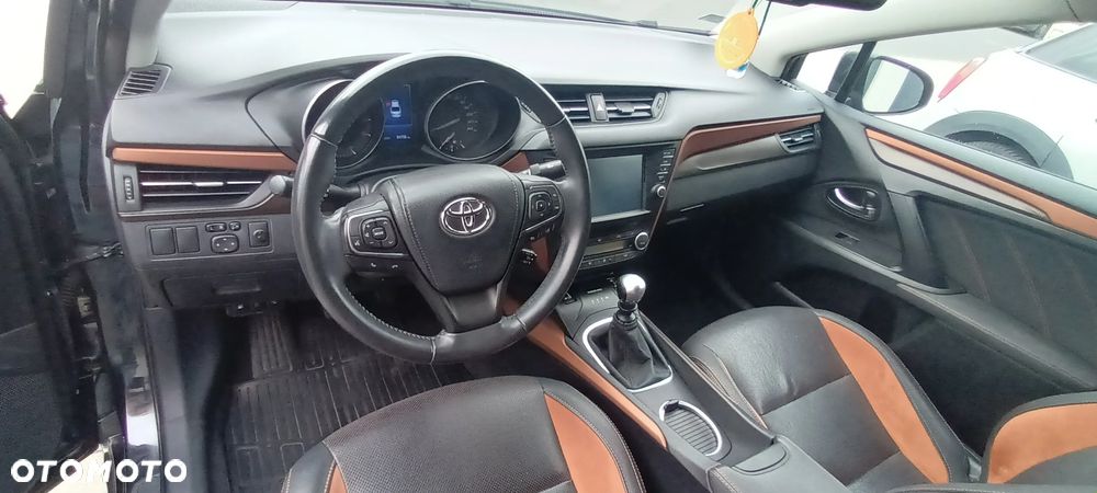 Toyota Avensis 1.8 Premium - 9