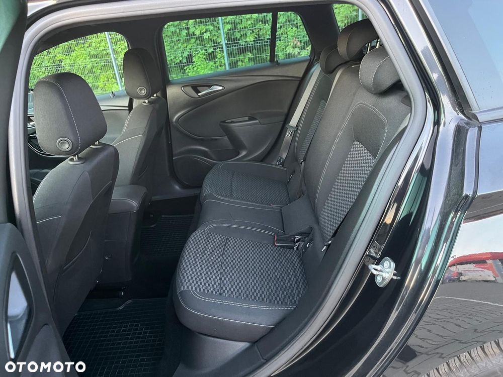 Opel Astra 1.6 T Dynamic S&S - 12