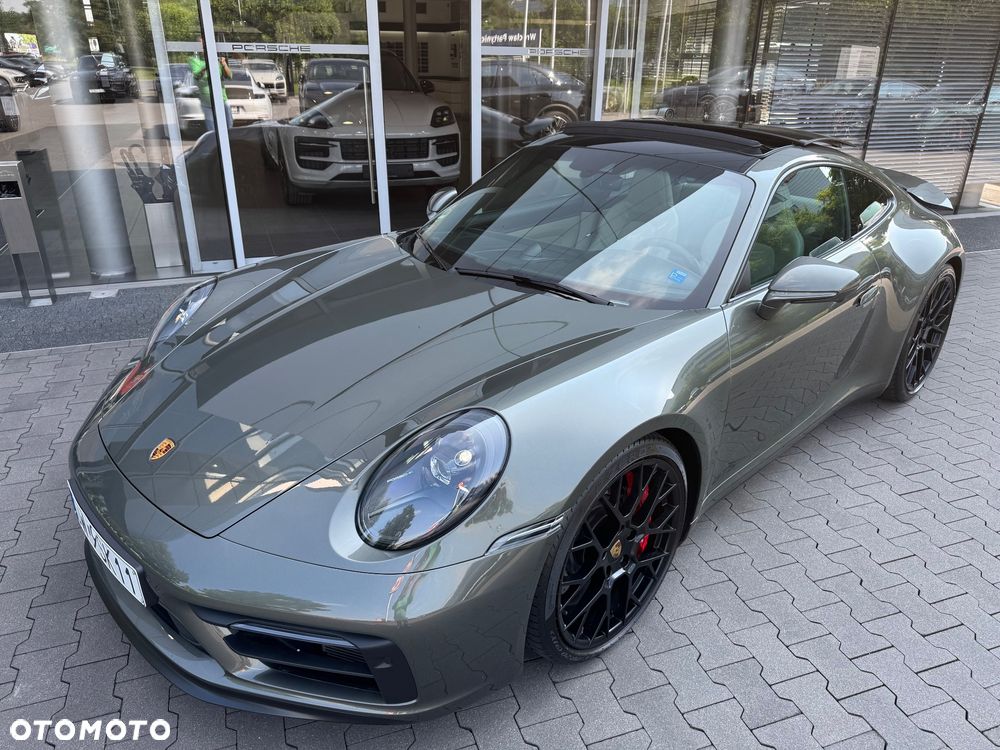 Porsche 911 Carrera 4 GTS - 12