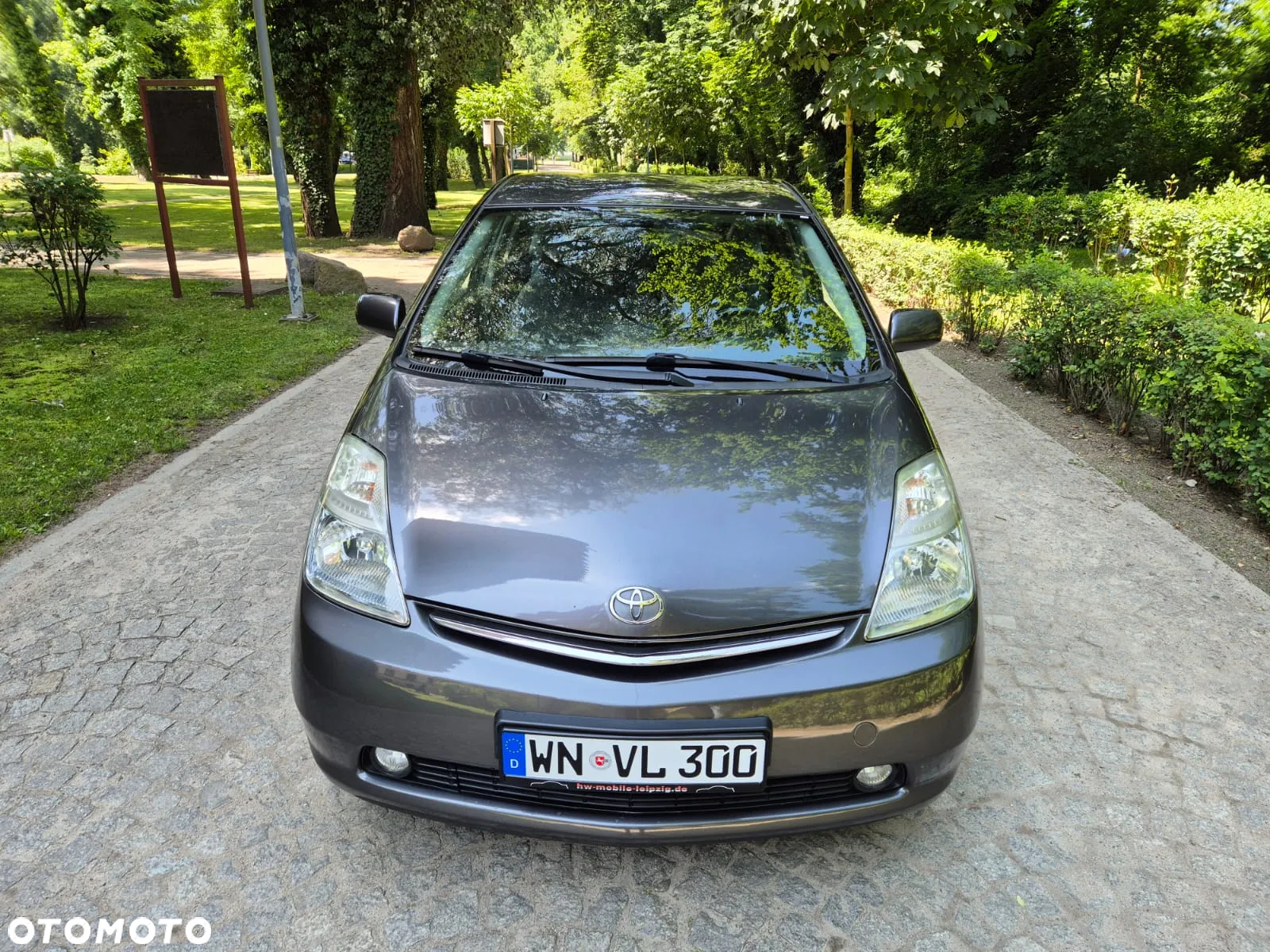 Toyota Prius (Hybrid) Executive - 2