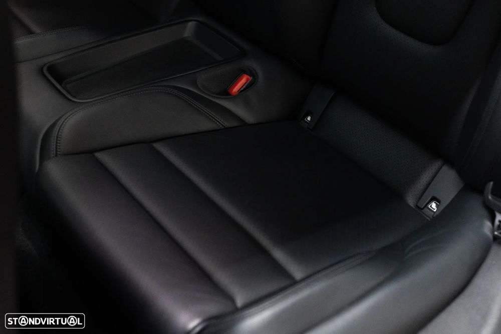 Porsche Taycan Turbo S - 48