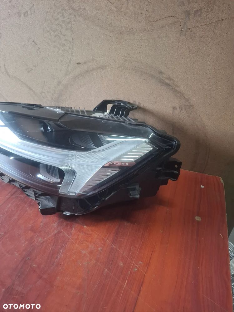 Volvo XC60 II Lampa Lewa Przód Lift Mid Led EU 32337374 - 2