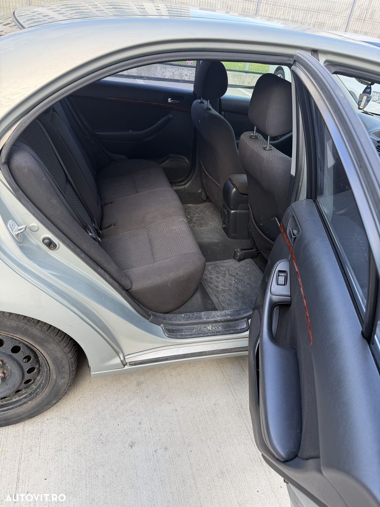 Toyota Avensis - 21