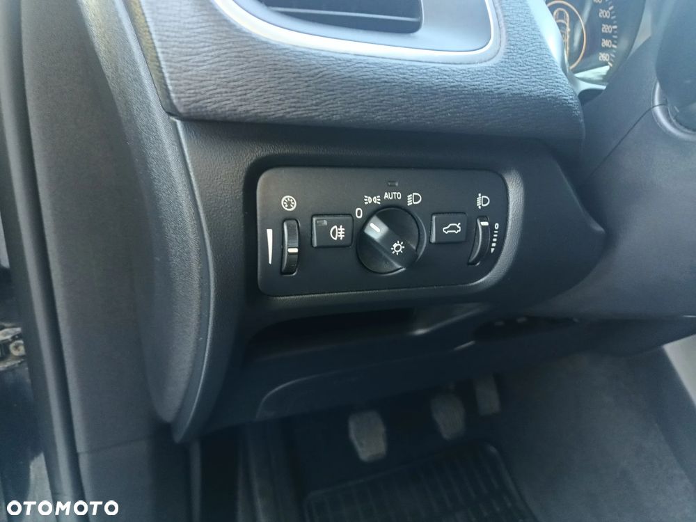 Volvo V40 D4 Momentum - 18