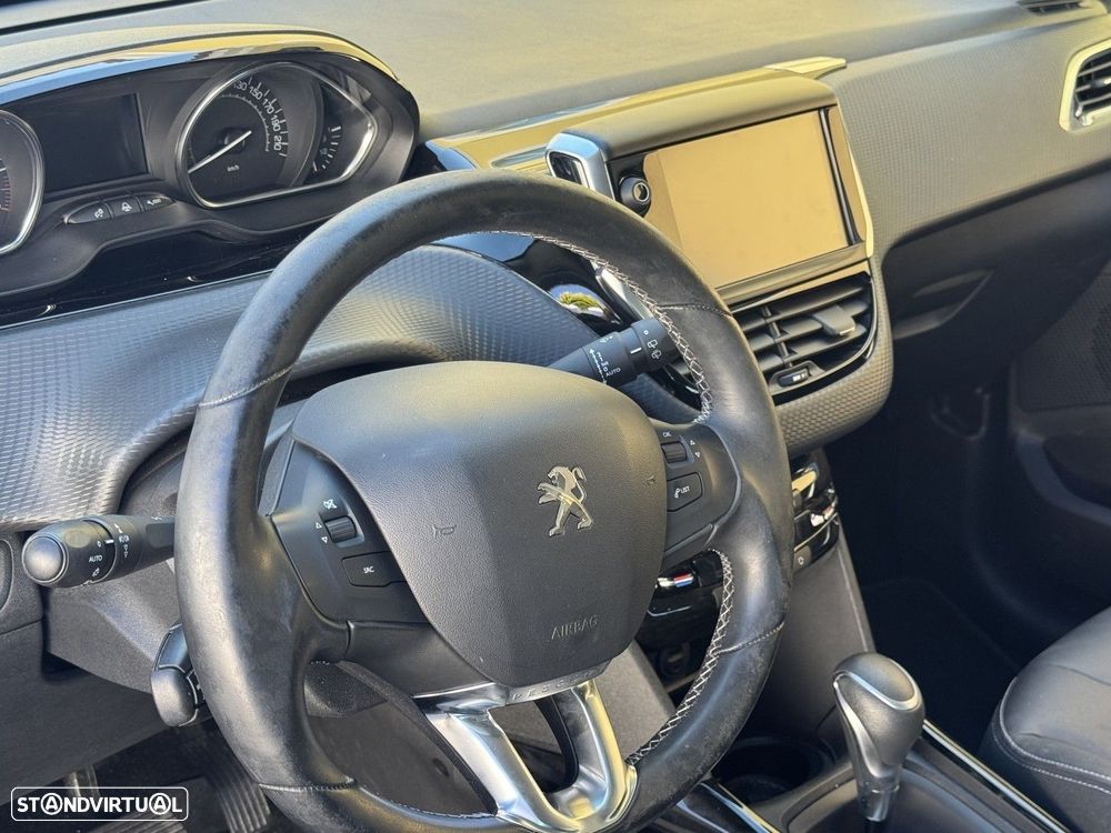 Peugeot 2008 1.2 PureTech Style EAT6 - 6