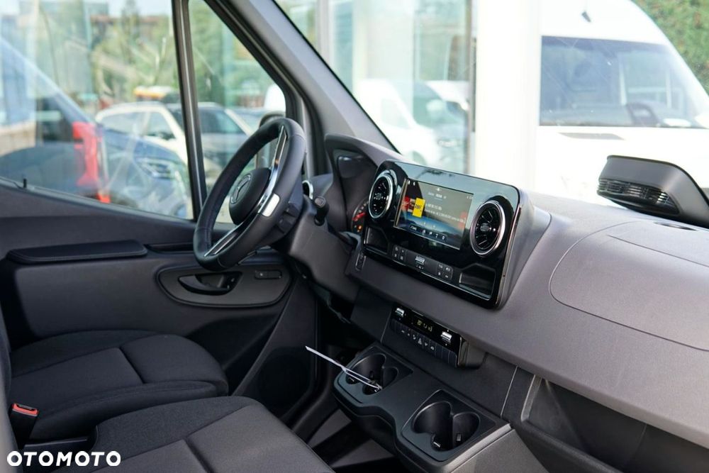 Mercedes-Benz Sprinter - 13
