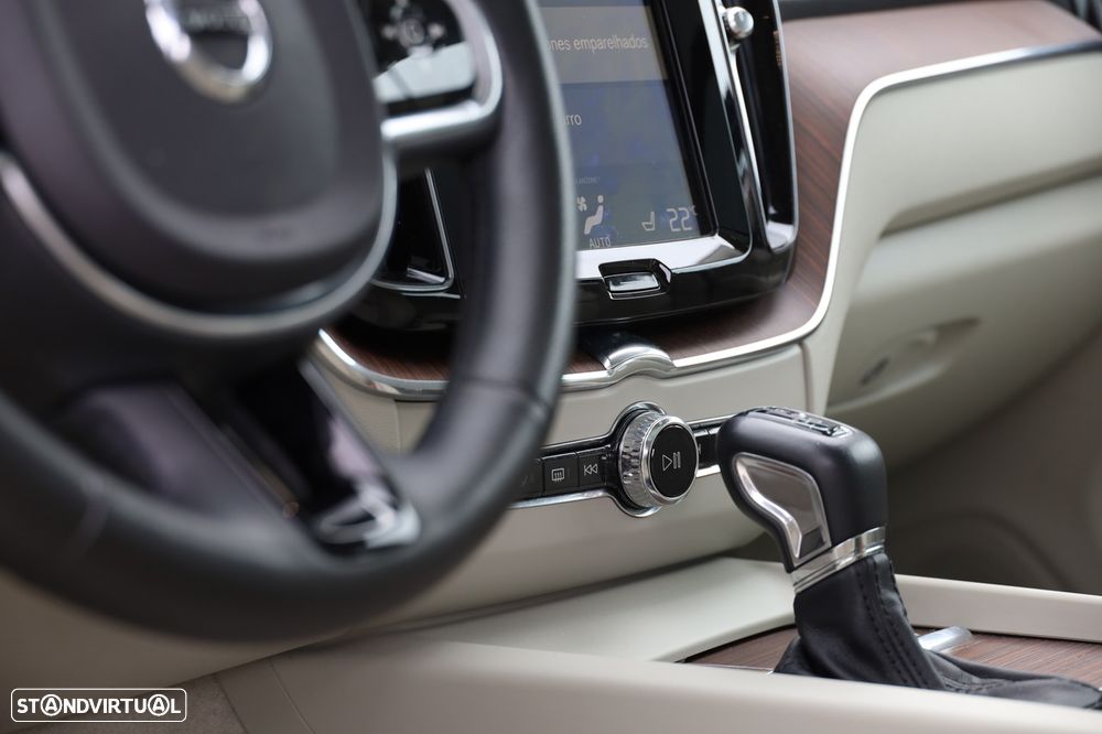 Volvo XC 60 2.0 D4 Inscription AWD Geartronic - 16