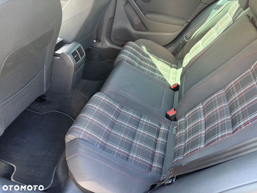 Volkswagen Golf 2.0 TSI GTI - 12