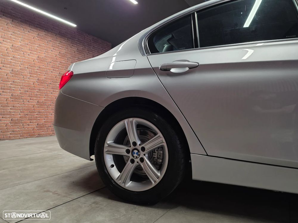 BMW 320 d Aut. Luxury Line - 38