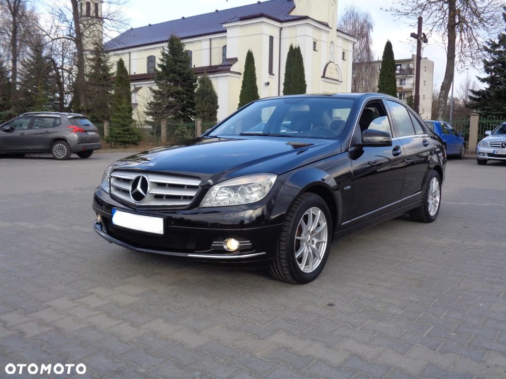 Mercedes-Benz Klasa C 180 CGI BlueEFFICIENCY Avantgarde - 1