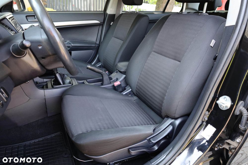 Mitsubishi Lancer 1.6 Invite - 21
