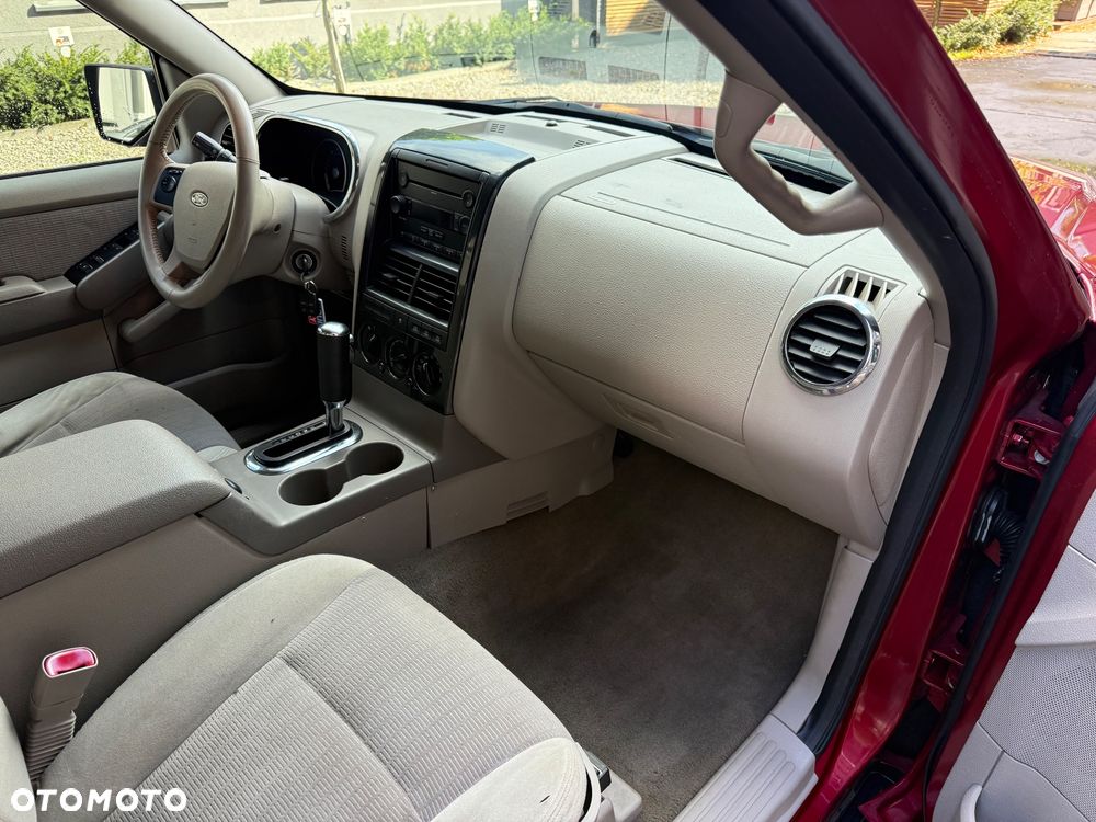 Ford Explorer 4.0 4WD - 11