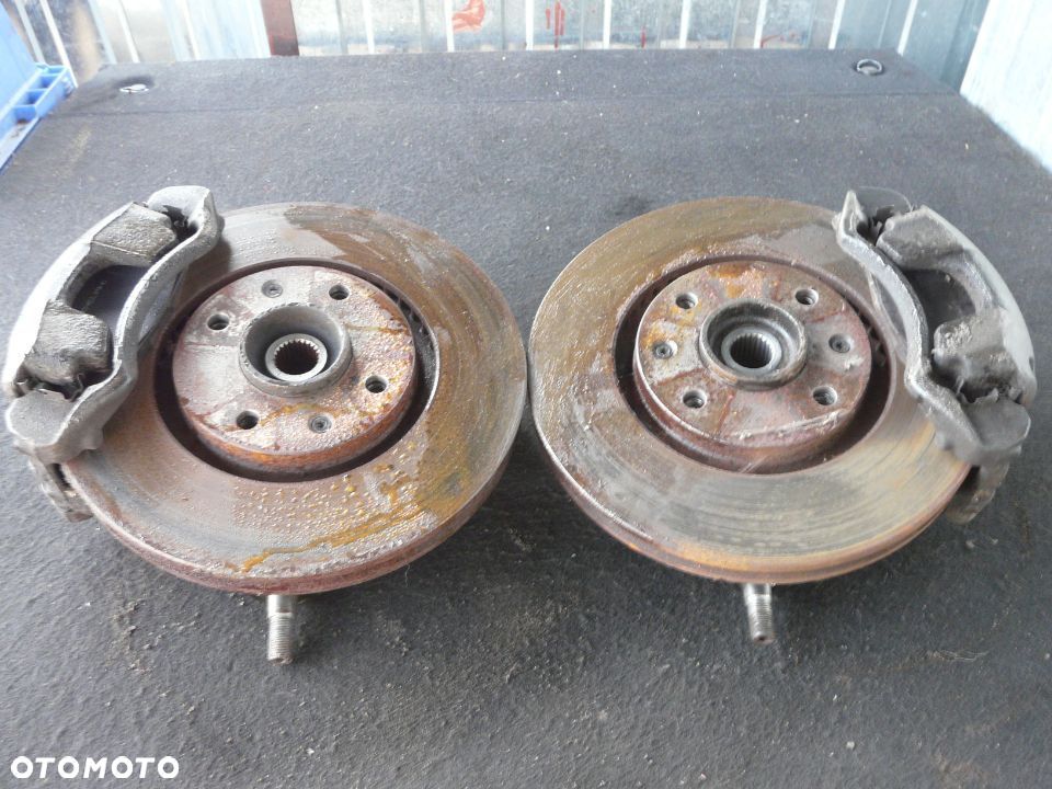 Tarcze hamulcowe przednie przód klocki Peugeot 307 2.0 HDI (bdb) - 2