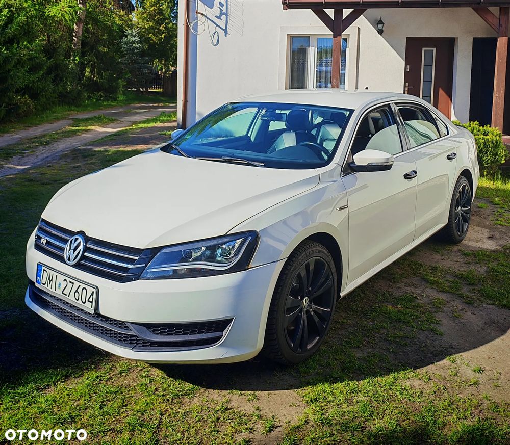 Volkswagen Passat - 1