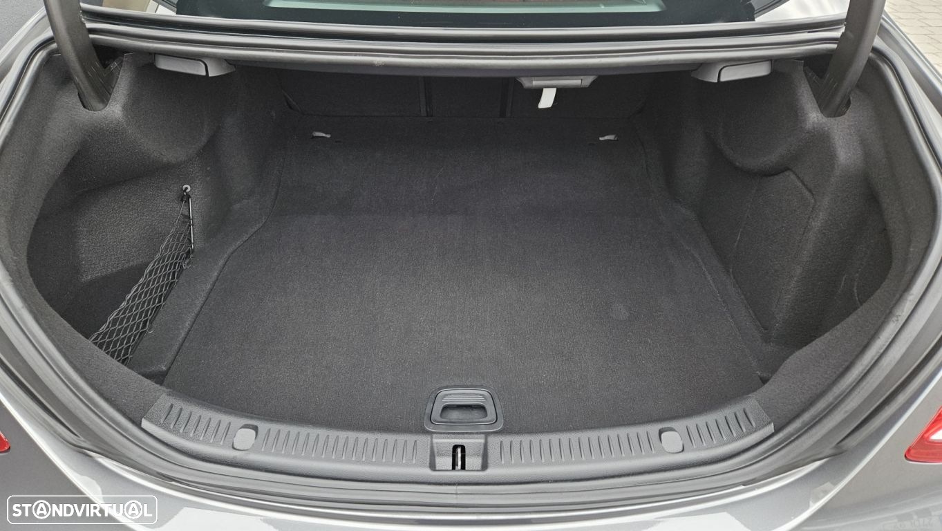 Mercedes-Benz E 220 d Avantgarde+ - 42