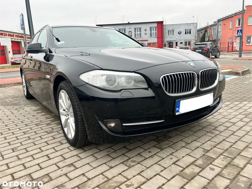 BMW Seria 5 525d xDrive - 2