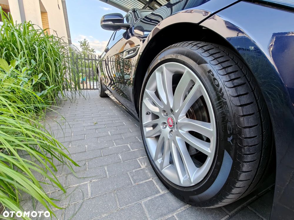 Jaguar XF 2.0 i4D R-Sport - 12