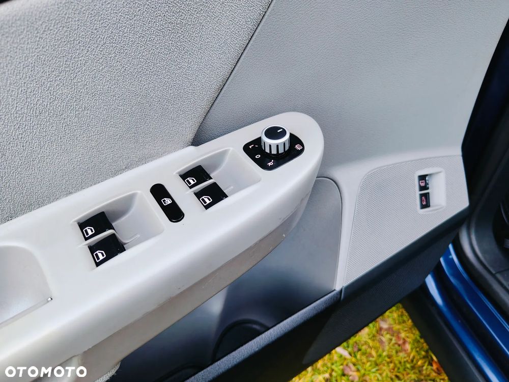 Volkswagen Passat 1.6 Comfortline - 24