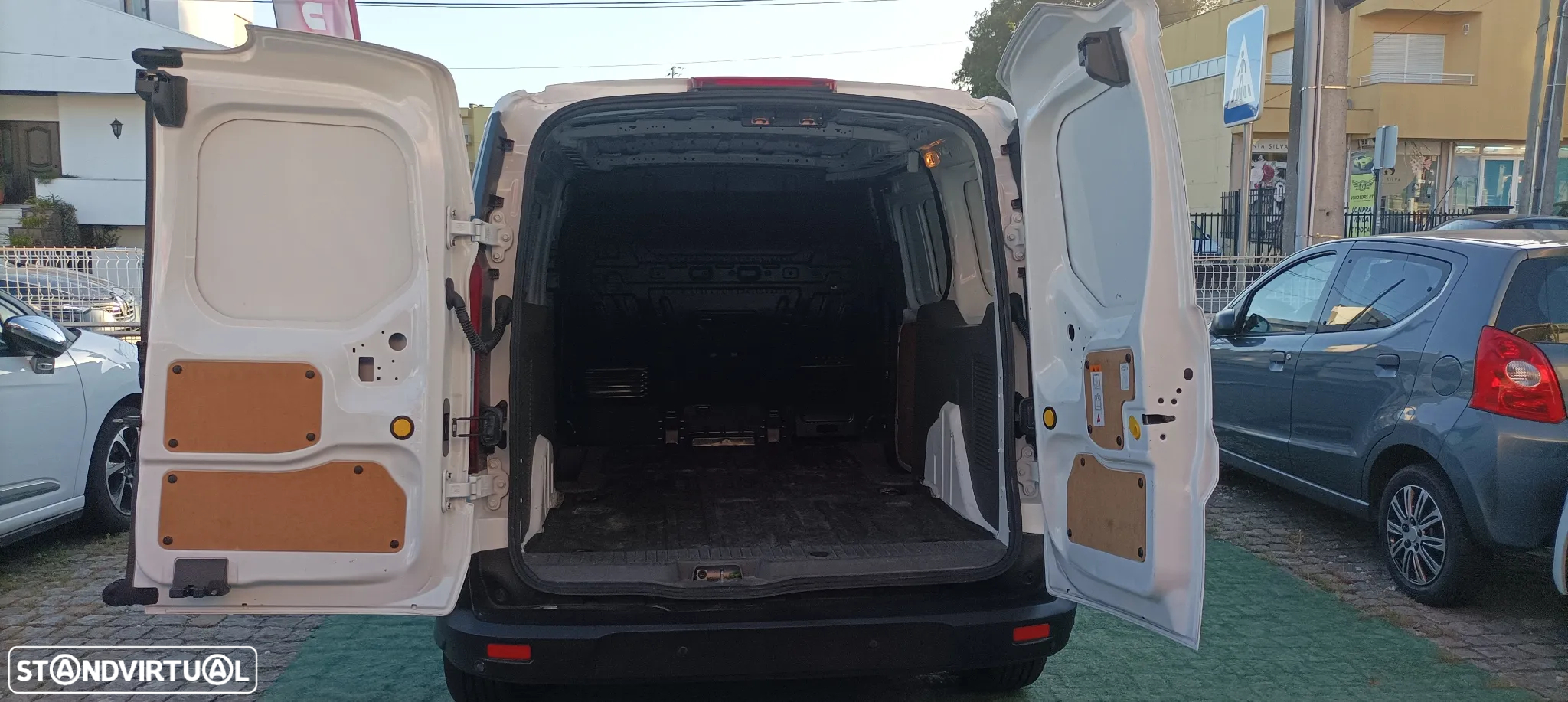 Ford Transit Connect - 10