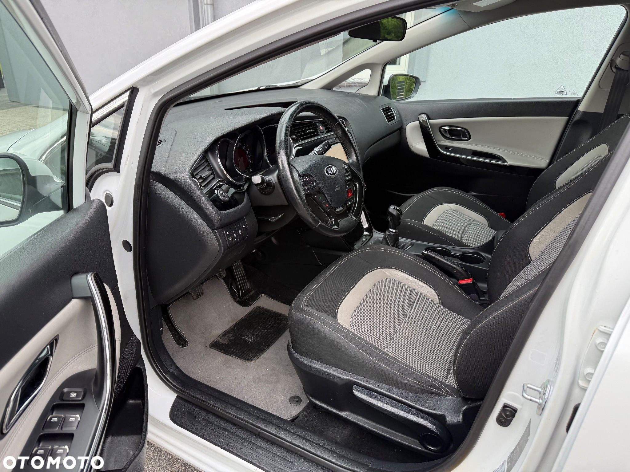 Kia Ceed 1.6 CRDi 136 ISG SW Spirit - 6