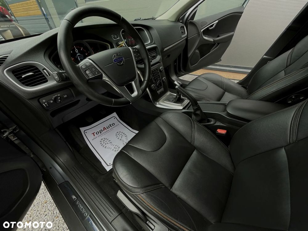 Volvo V40 Cross Country D3 Momentum - 19