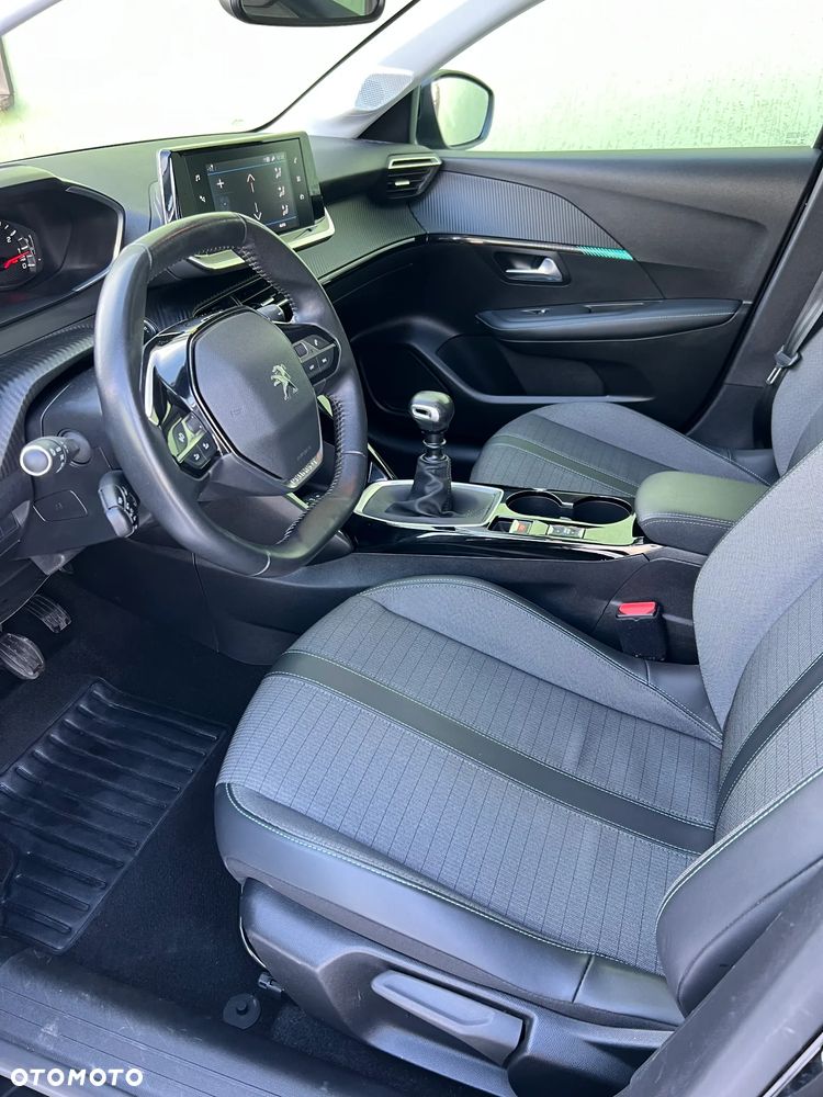 Peugeot 208 - 10