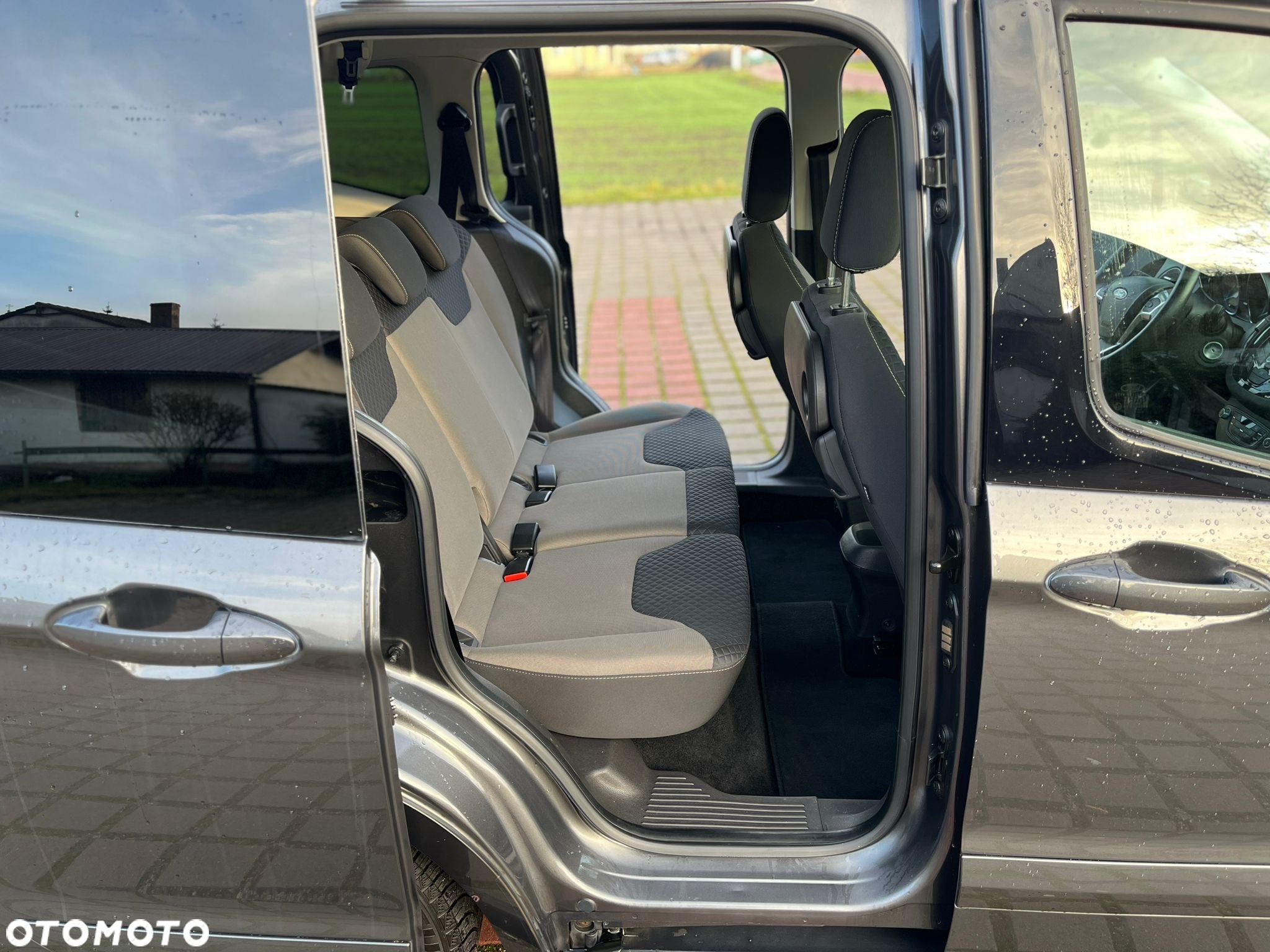 Ford Tourneo Courier 1.0 EcoBoost Ambiente - 9