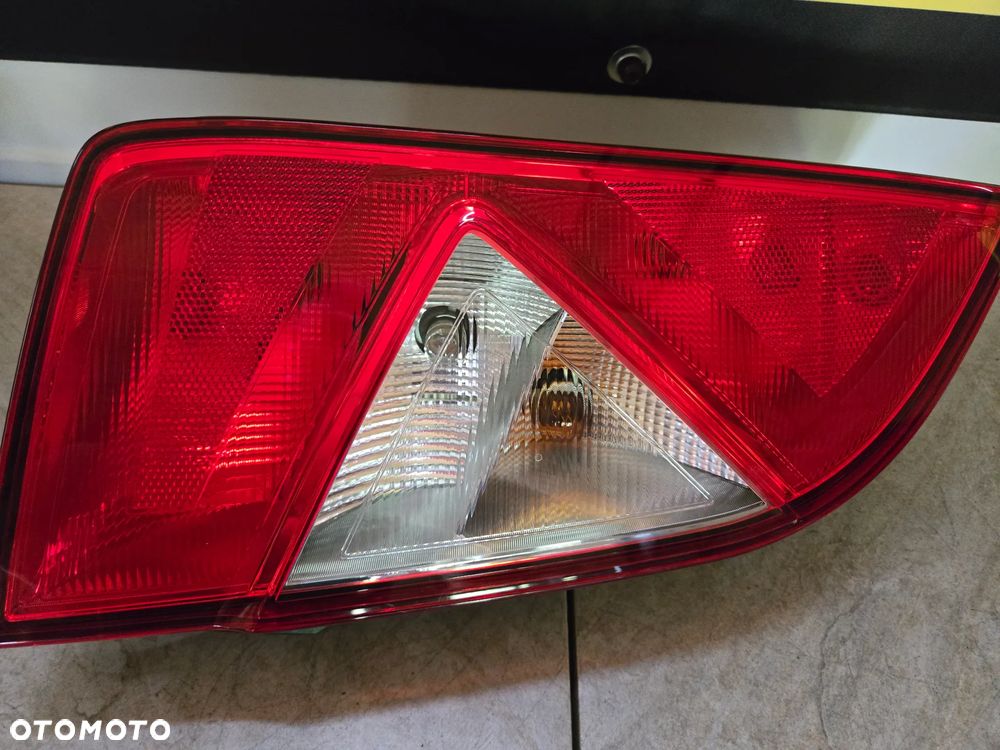 SEAT MII LAMPA LEWA TYŁ - 2