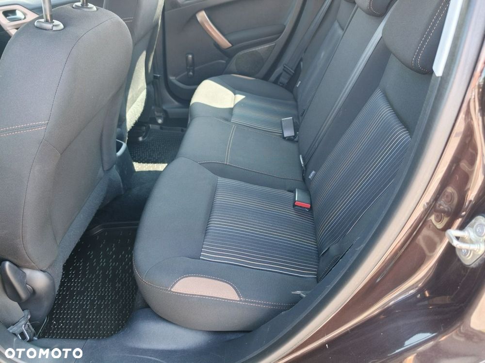 Peugeot 208 - 17
