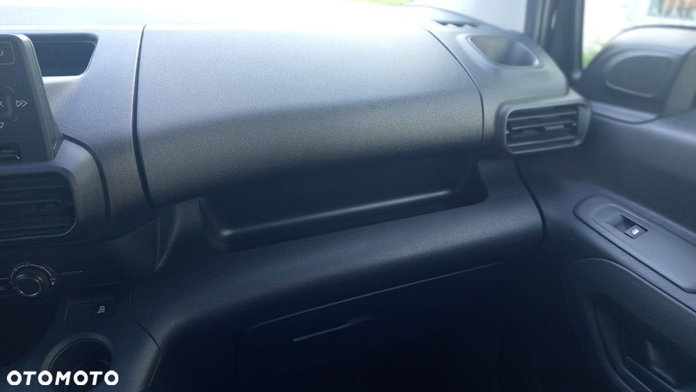 Opel Combo XL 1.2 Turbo Essentia S&S - 22