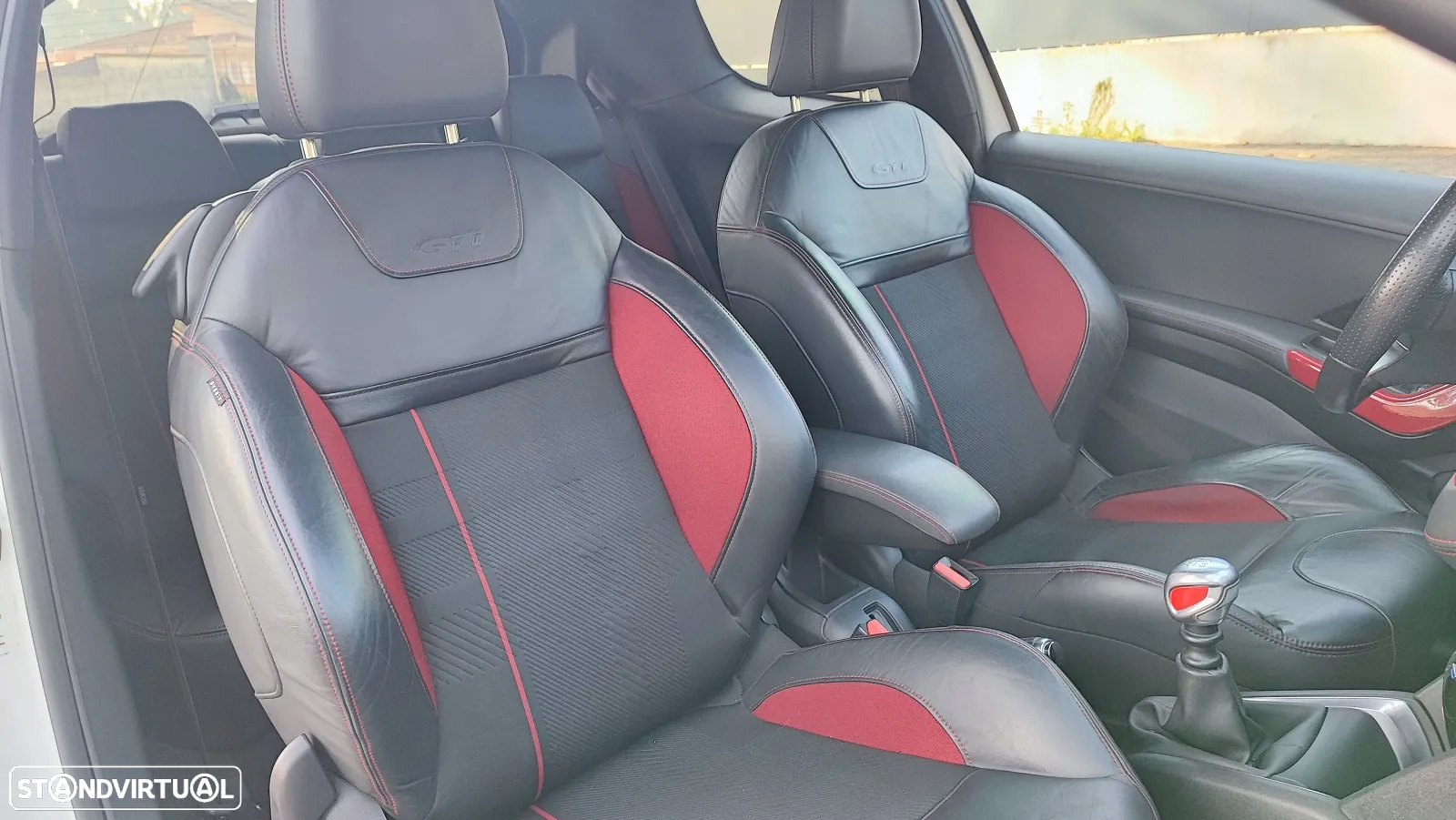 Peugeot 208 GTI 200 THP - 11
