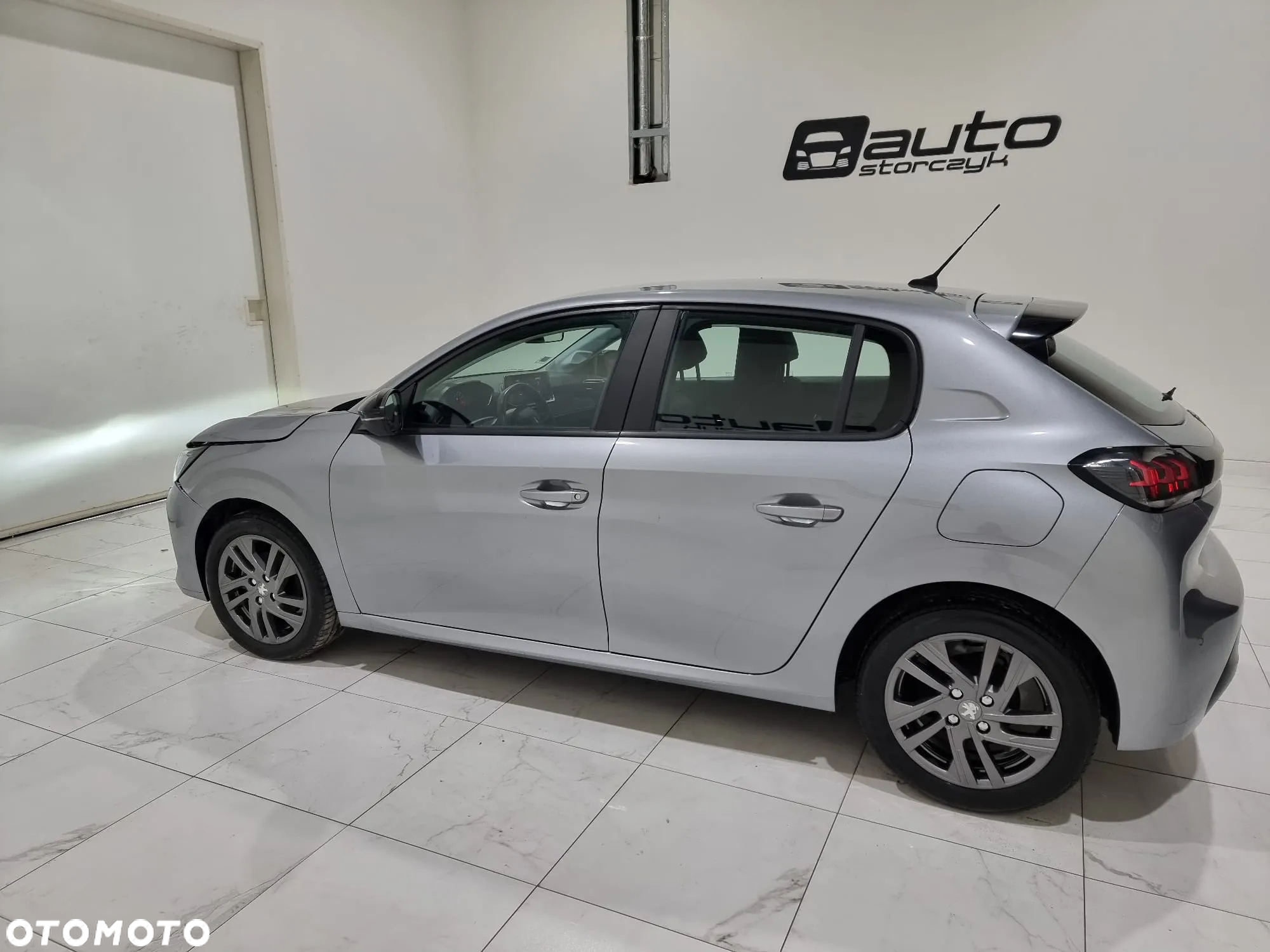 Peugeot 208 - 5
