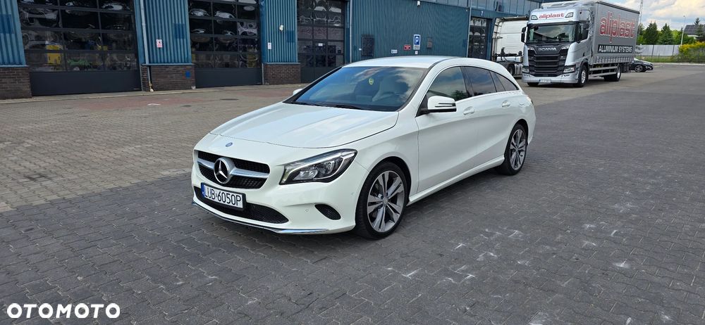 Mercedes-Benz CLA 200 7G-DCT Urban - 20