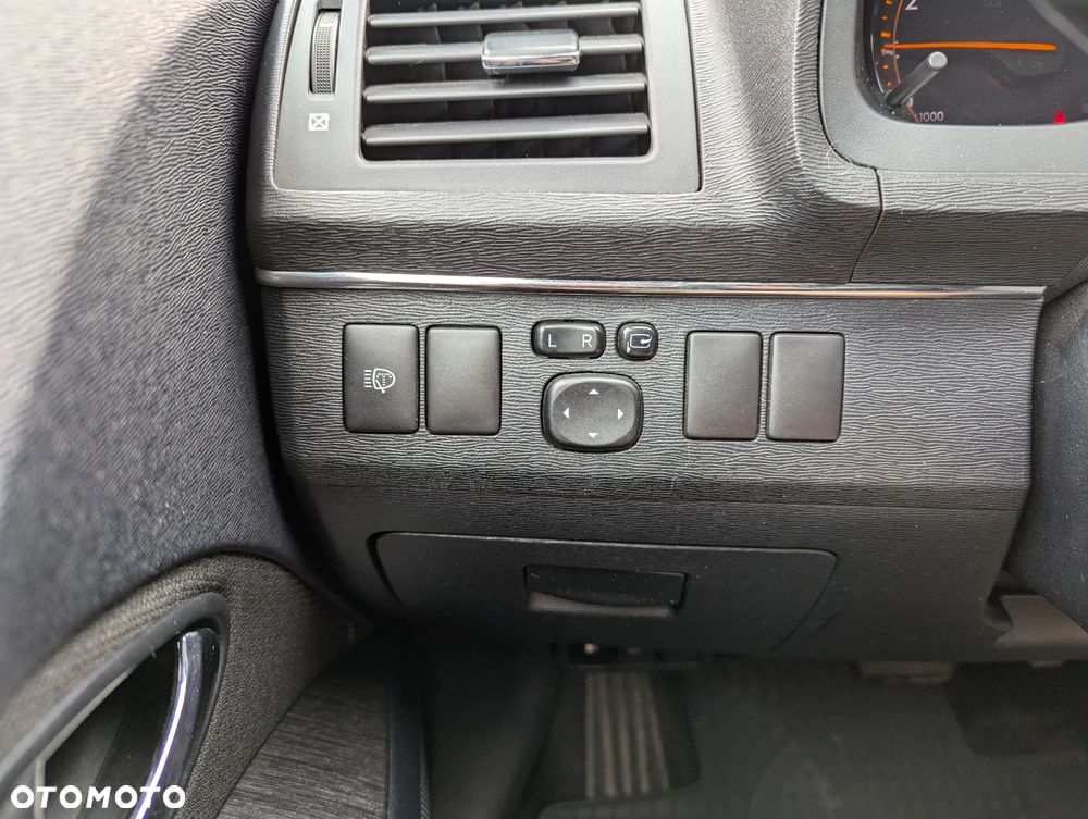Toyota Avensis 1.8 Sol plus - 13