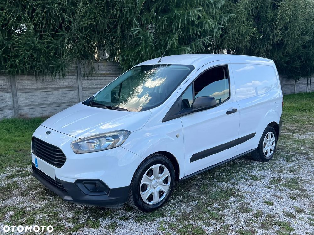 Ford Transit Courier - 26