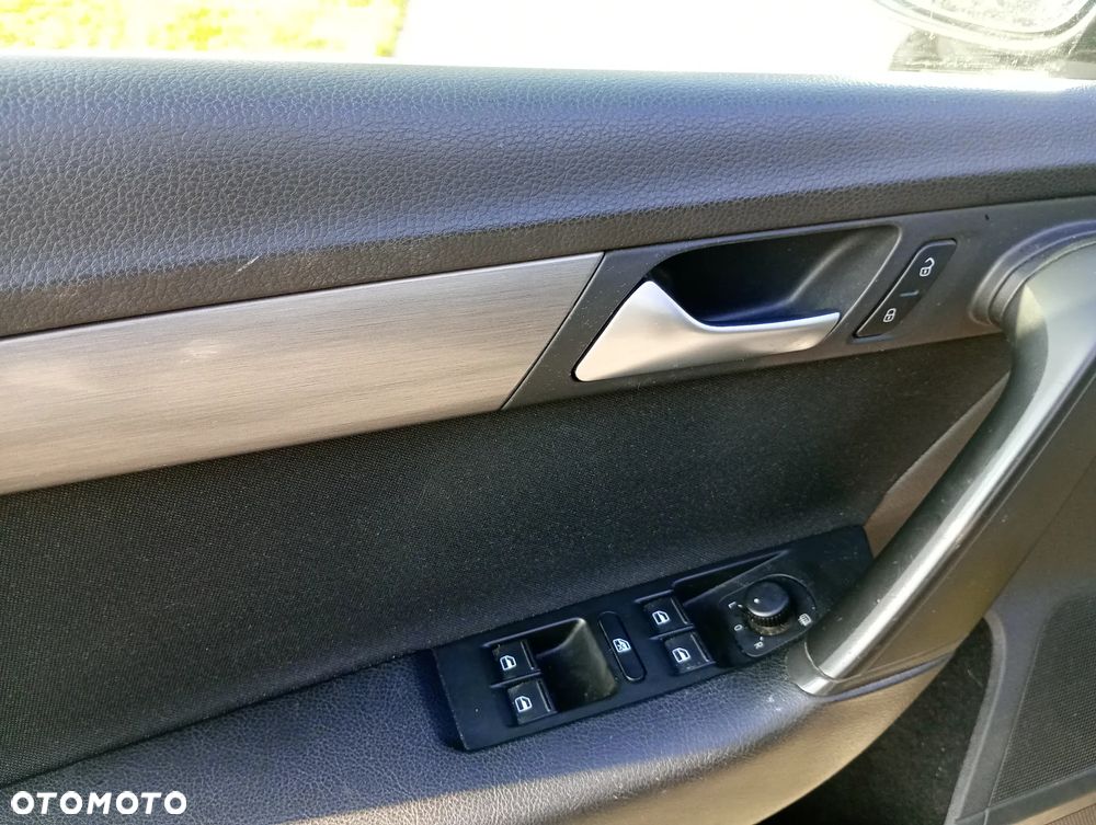 Volkswagen Passat 1.6 TDI Comfortline - 11