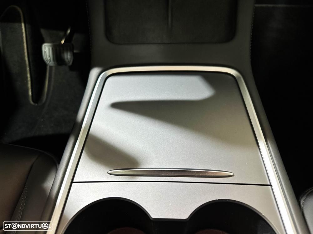 Tesla Model Y Long Range Dual Motor AWD - 38